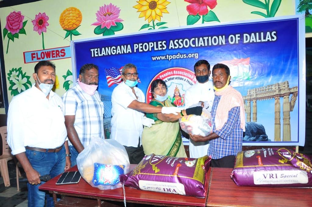 టీపాడ్ కొత్తగూడెంలోని కొన్ని కుటుంబాలకు నిత్యావసర వస్తువుల పంపిణి