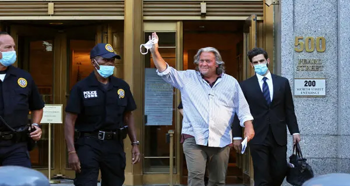 ట్రంప్ మాజీ సలహాదారు అరెస్టు