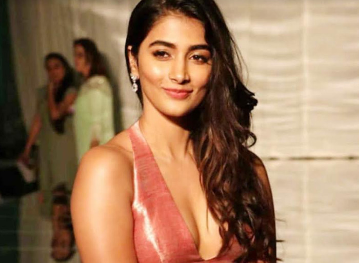 పవర్ స్టార్ తో గోల్డెన్ లెగ్స్ హీరోయిన్ పూజ హెగ్డే