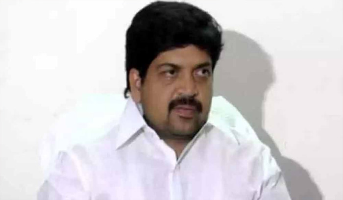 మాజీ మంత్రి కొల్లు రవీంద్రకు బెయిల్