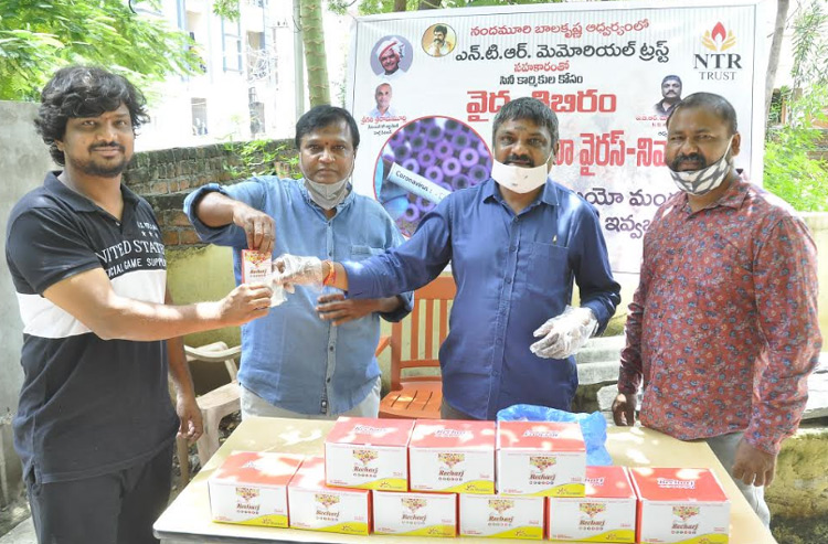 ఎన్టీఆర్ మెమోరియల్ ట్రస్ట్ కు కృతజ్ఞతలు తెలిపిన తెలుగు సిని స్టిల్ ఫోటో గ్రాఫర్స్ అసోసియేషన్…