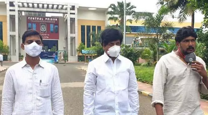 మాజీ మంత్రి కొల్లు రవీంద్ర విడుదల