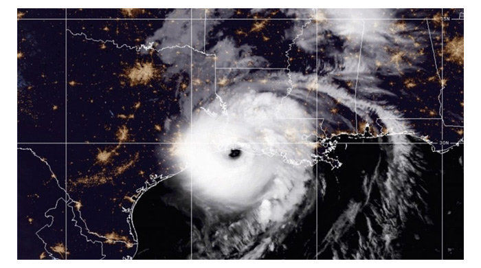 హరికేన్ లారా.. వణుకుతున్న అమెరికా