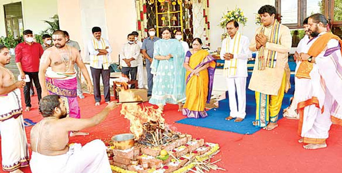 సీఎం కేసీఆర్ గణపతి హోమం సీఎం కేసీఆర్ గణపతి హోమం