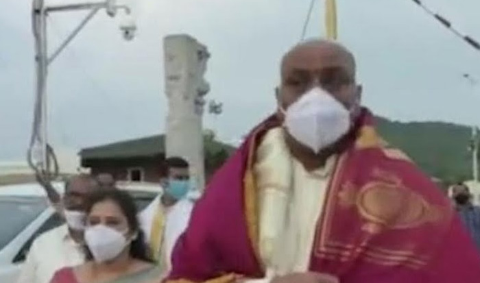 శ్రీవారి సేవలో అచ్చెన్న