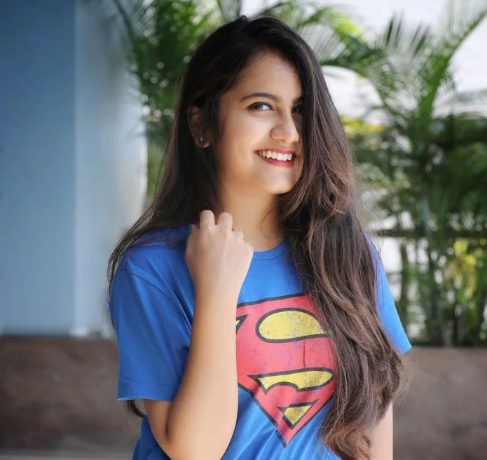 సోష‌ల్ మీడియా నుంచి సినిమా హీరోయిన్ వ‌ర‌కు!