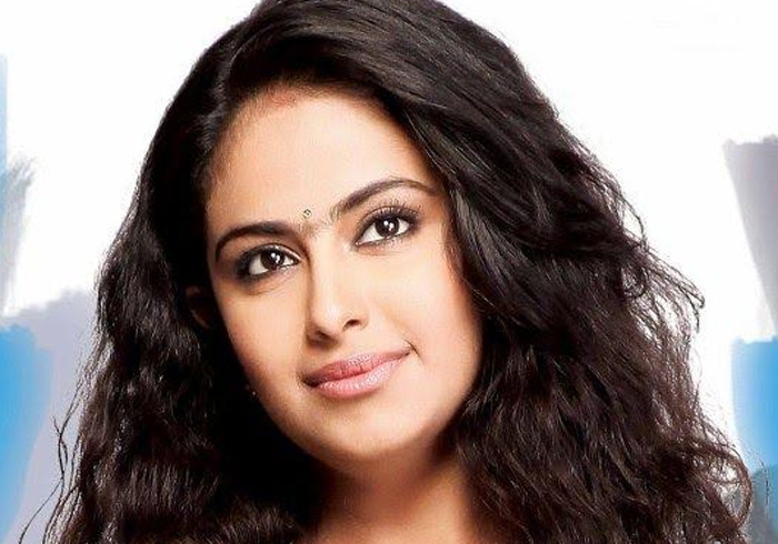 పేద విద్యార్థులకు అండగా ఉయ్యాలా జంపాల హీరోయిన్ అవికా గోర్