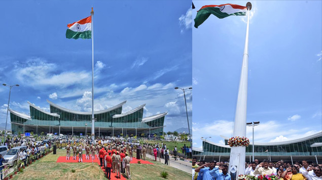 100 అడుగుల జాతీయ జెండాను ఆవిష్కరించిన చంద్రబాబు