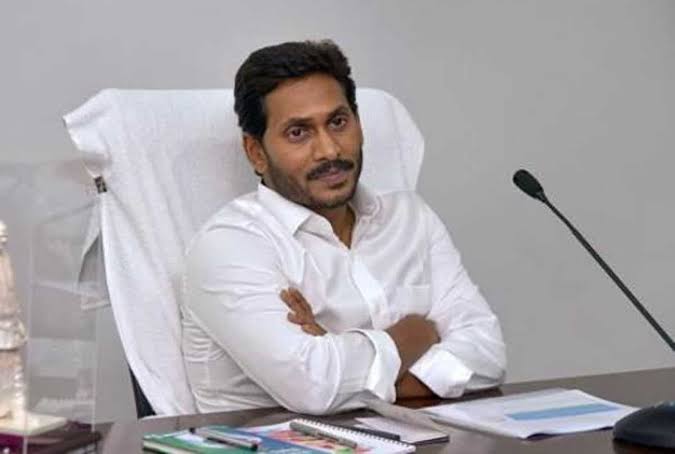 3 రాజధానులతోనే అభివృద్ధి:జగన్