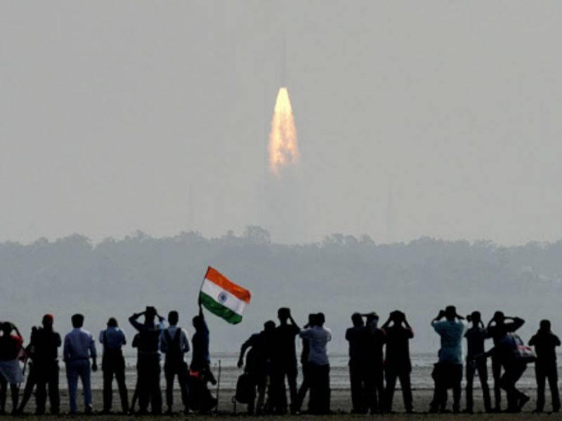 పిఎస్ఎల్వీ సీ 38 విజయవంతం, మోడీ అభినందన: ఐదేళ్ల పాటు కార్టోసాట్ సేవలు