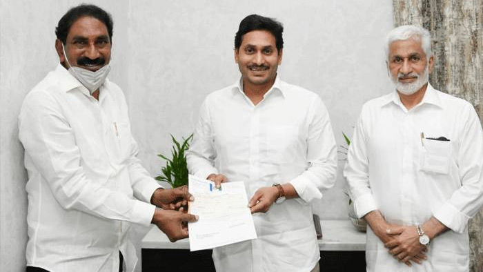 నాడు-నేడు కార్యక్రమానికి రూ.కోటి విరాళం
