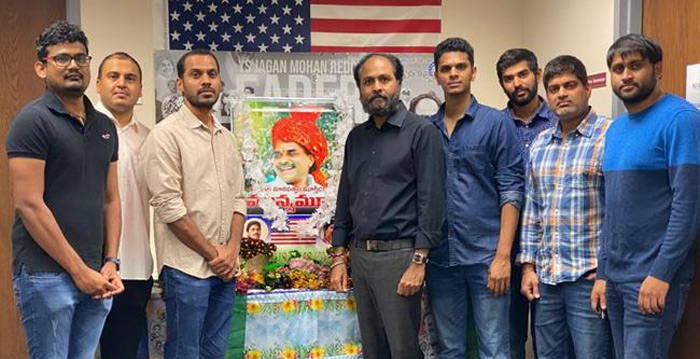 న్యూయార్క్ లో వైఎస్ఆర్ కు నివాళులర్పించిన రత్నాకర్