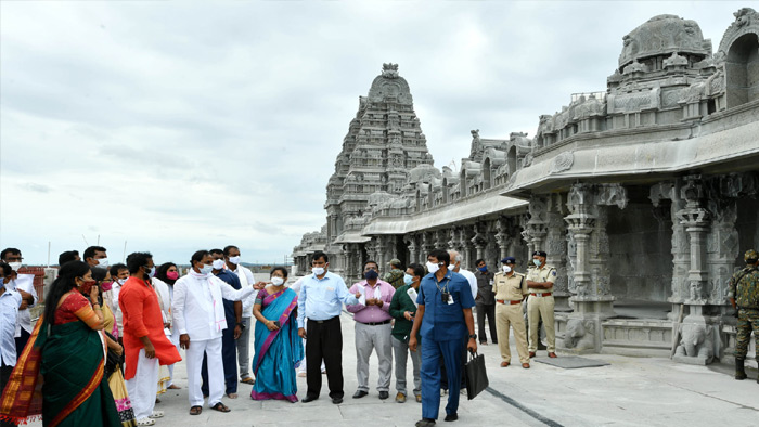 CM KCR Visits Yadadri Temple