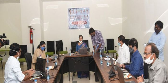 కరోనాపై అమెరికా వైద్యుల సూచనలు కరోనాపై అమెరికా వైద్యుల సూచనలు