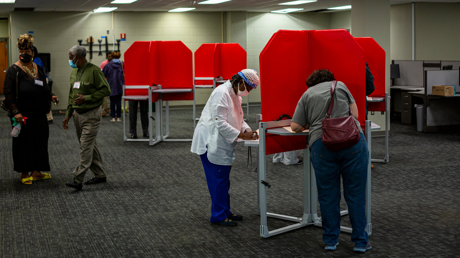 వర్జీనియా, మిన్నెసోటా, సౌత్ డకోటా మరియు వ్యోమింగ్‌లో బ్యాలెట్ ఓటింగ్ ప్రారంభం .