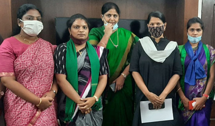 ఎంపీ కనిమొళిని కలిసి అమరావతి ఐకాస నేతలు