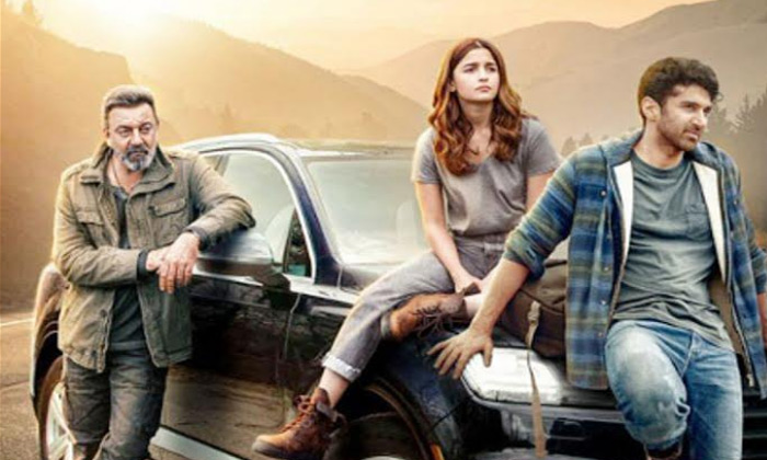 ఇలా కూడా రికార్డ్ క్రియేట్ చెయ్యొచ్చు అని ప్రూవ్ చేసిన మ‌హేష్‌భ‌ట్‌!