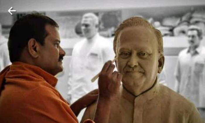 తన విగ్రహాన్ని తయారు చేయించుకున్న ఎస్పీ బాలు