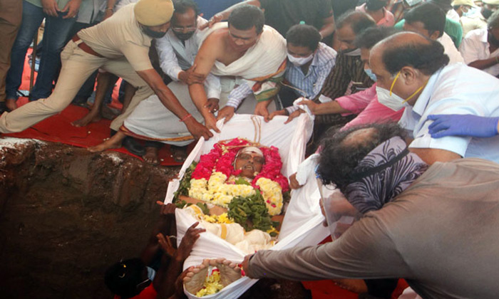 ముగిసిన ఎస్పీ బాలసుబ్రహ్మణ్యం అంత్యక్రియలు