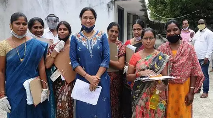 డిగ్రీ ప్రవేశ పరీక్ష రాసిన సినీనటీ హేమ