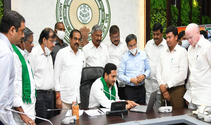 YS Jagan Launches YSR Jalakala Scheme