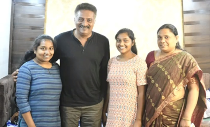 పేద విద్యార్థినికి అండగా ప్రకాష్‌రాజ్..