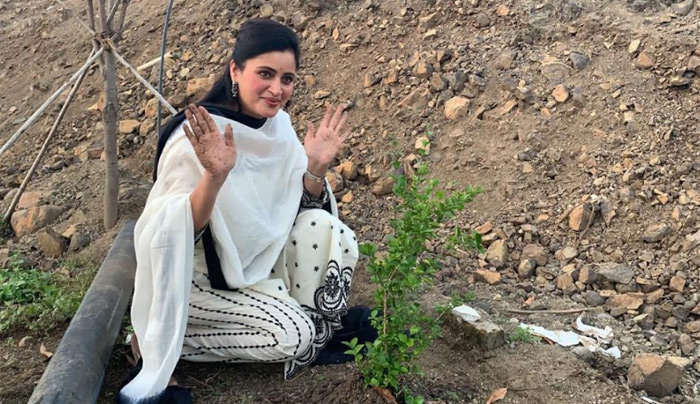 గ్రీన్ ఛాలెంజ్ స్వీకరించిన నవనీత్ కౌర్..