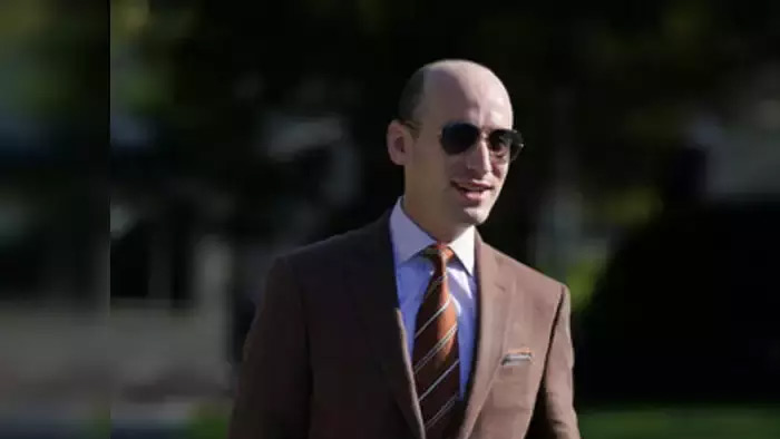 ట్రంప్ సహాదారుడుకి కరోనా పాజిటివ్