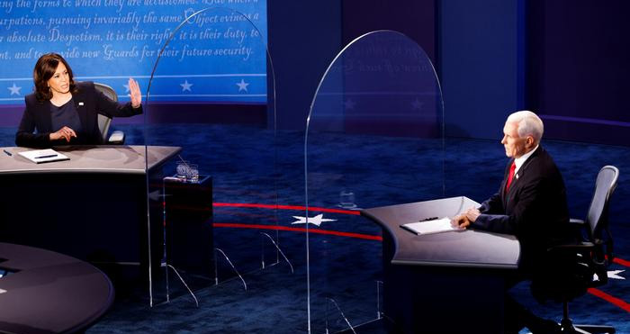 వాడివేడిగా అమెరికా ఉపాధ్యక్ష అభ్యర్థుల ముఖాముఖి వాడివేడిగా అమెరికా ఉపాధ్యక్ష అభ్యర్థుల ముఖాముఖి