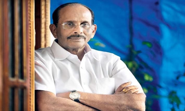 బాల్‌థాక‌రే మ‌న‌వ‌డి సినిమాకు స్క్రిప్ట్ రెడీ చేస్తున్న విజ‌యేంద్ర‌ప‌సాద్?