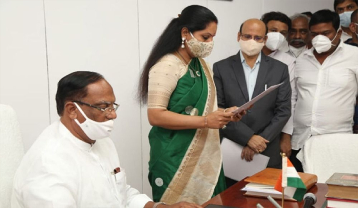 ఎమ్మెల్సీగా కల్వకుంట్ల కవిత ప్రమాణ స్వీకారం