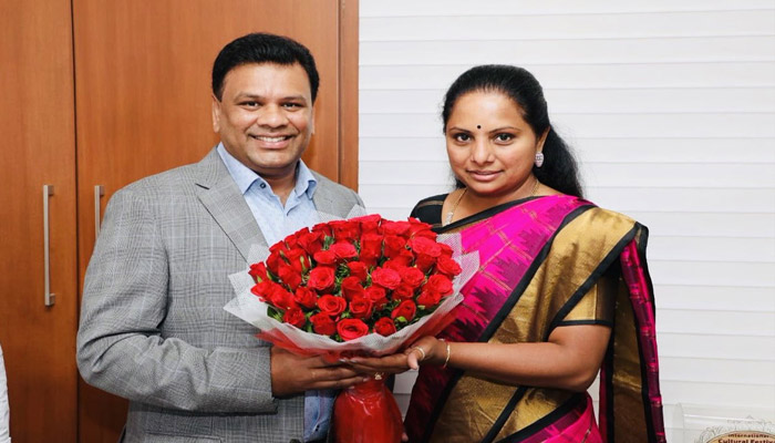 ఎమ్మెల్సీ కవితతో మహేశ్ బిగాల భేటీ