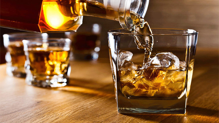 ఒక్క రూపాయికే క్వార్ట‌ర్‌.. గంట మాత్ర‌మే వ్య‌వ‌ధి.. ఓ వీరాభిమాని కొత్త ప్ర‌య‌త్నం!