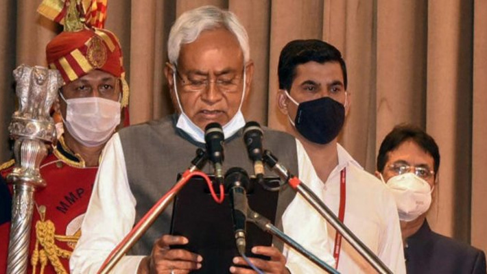 బిహార్ సీఎంగా నీతీశ్ ప్రమాణ స్వీకారం