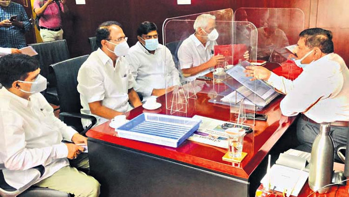 కారును పోలిన గుర్తులు వద్దు