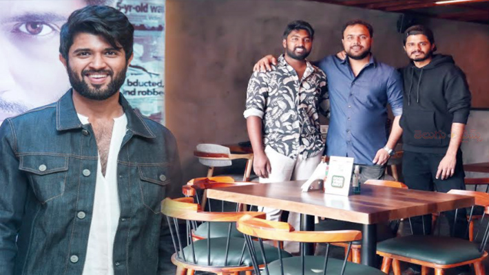 ఆనంద్ దేవరకొండ హోటల్ కు బంపర్ ఆఫర్ : ఈ వీక్ ఎండ్ లో వచ్చే కస్టమర్లకు ఫిఫ్టీ పెర్సెంట్ బిల్ పే చేస్తానన్న విజయ్ దేవరకొండ