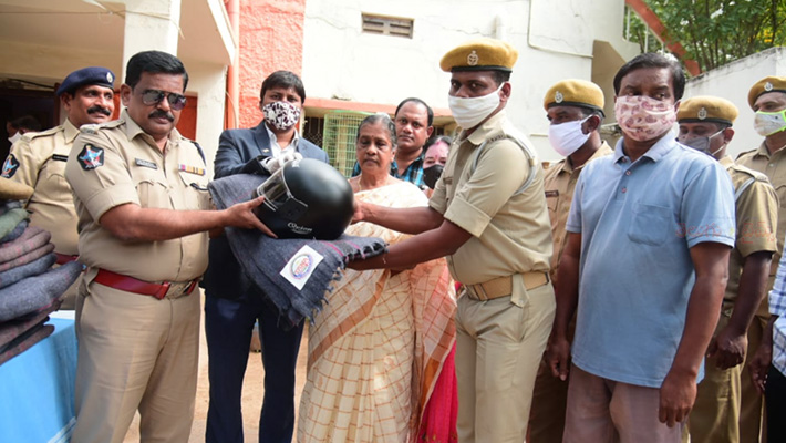 హోమ్ గార్డ్స్ రైజింగ్ డే సందర్భంగా తానా ఆధ్వర్యంలో హెల్మెట్ల పంపిణీ