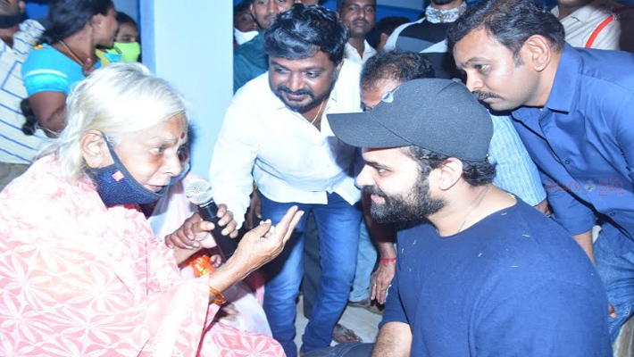 ‘అమ్మ ప్రేమ ఆదరణ’ వృద్ధాశ్రమంకి చేయూతనిచ్చిన హీరో సాయితేజ్‌