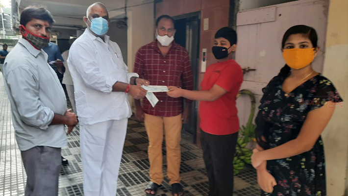 పేద విద్యార్థులకు రవి పొట్లూరి ఉపకారవేతనాలు