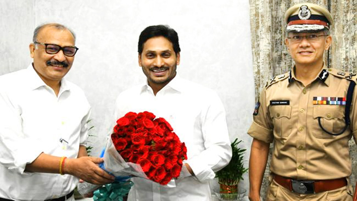 సీఎం జగన్ ను కలిసిన ఆదిత్యనాథ్ దాస్