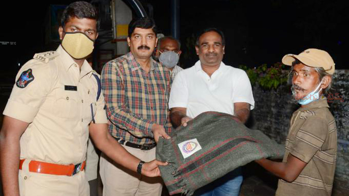 తానా ఆధ్వర్యంలో దుప్పట్లు  పంపిణీ