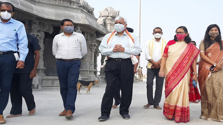 యాదాద్రిలో చీఫ్ ఎలక్షన్ కమిషనర్