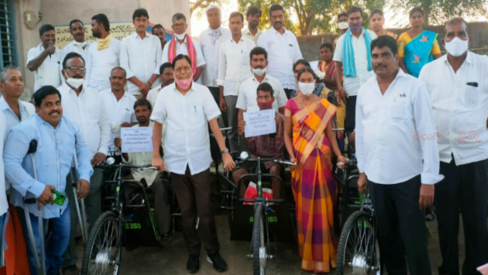 తానా ఆధ్వర్యంలో బ్యాటరీతో నడిచే మూడు చక్రాల బండ్ల పంపిణీ