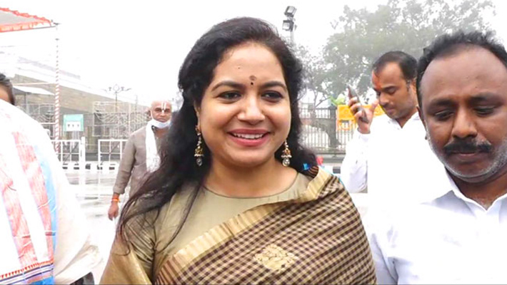 తన పెళ్లి డేట్ ప్రకటించిన ఫేమస్ సింగర్…