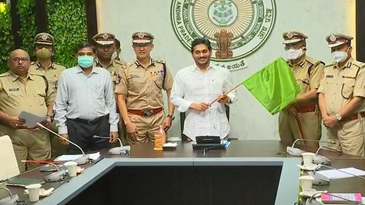 అత్యవసర సేవల వాహనాలను ప్రారంభించిన సీఎం