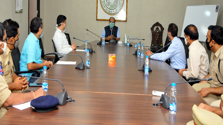 ఎక్సైజ్, కమర్షియల్ టాక్స్ శాఖల ద్వారా మరింత ఆదాయం సాధించేలా కృషి చేయండి : సోమేశ్ కుమార్