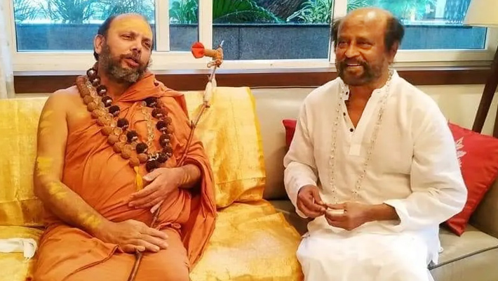 స్వామిజీ ఆశీస్సులు అందుకున్న రజనీకాంత్