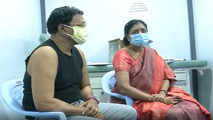 కొవాగ్జిన్ రెండో డోసు తీసుకున్న ఎమ్మెల్యే గద్దె దంపతులు