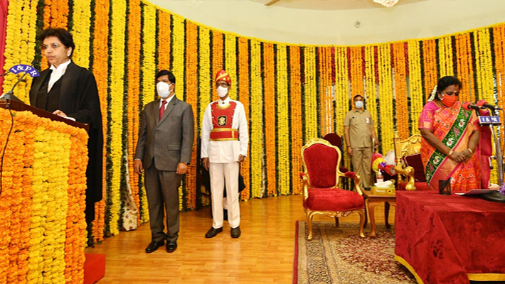 తెలంగాణ హైకోర్టు చీఫ్ జస్టిస్ గా హిమా కోహ్లీ ప్రమాణం