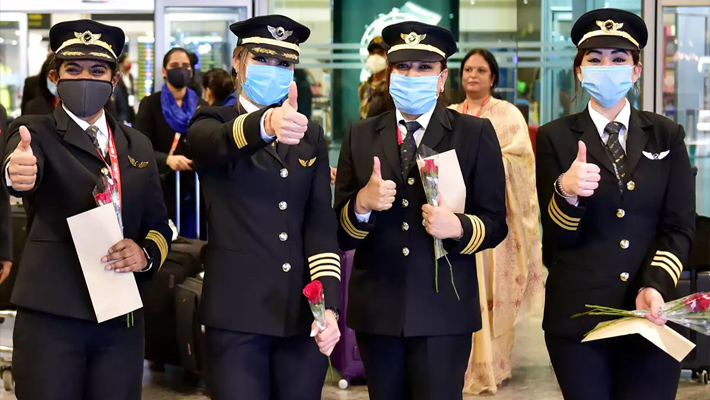భారత మహిళా పైలెట్లకు చంద్రబాబు అభినందనలు